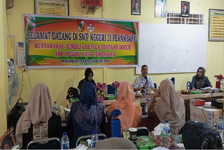 20250115-3305rapat mkks.jpg